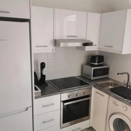 Eros Maisonette In Area Just 700 Meters Or One-minute Drive From Polis Municipal Casa de Férias *