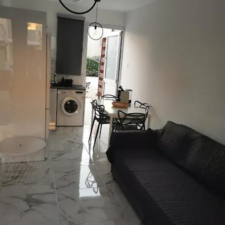 Nyaraló Eros Maisonette In Area Just 700 Meters Or One-minute Drive From Polis Municipal Lací