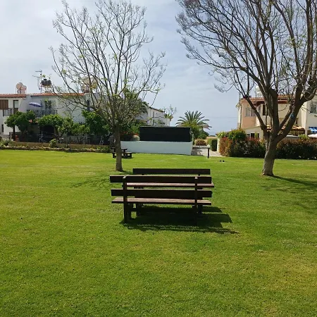 Eros Maisonette In Area Just 700 Meters Or One-minute Drive From Polis Municipal *