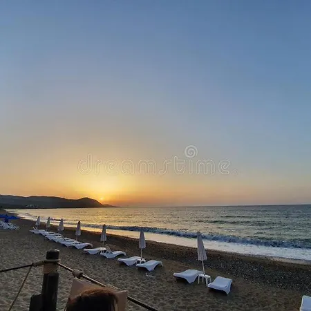 Eros Maisonette In Area Just 700 Meters Or One-minute Drive From Polis Municipal Case de vacanță