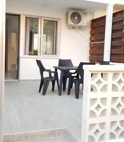 Eros Maisonette In Area Just 700 Meters Or One-minute Drive From Polis Municipal Case de vacanță *