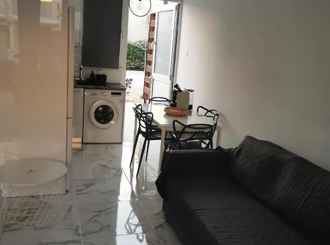 Case de vacanță Eros Maisonette In Area Just 700 Meters Or One-minute Drive From Polis Municipal Lachi