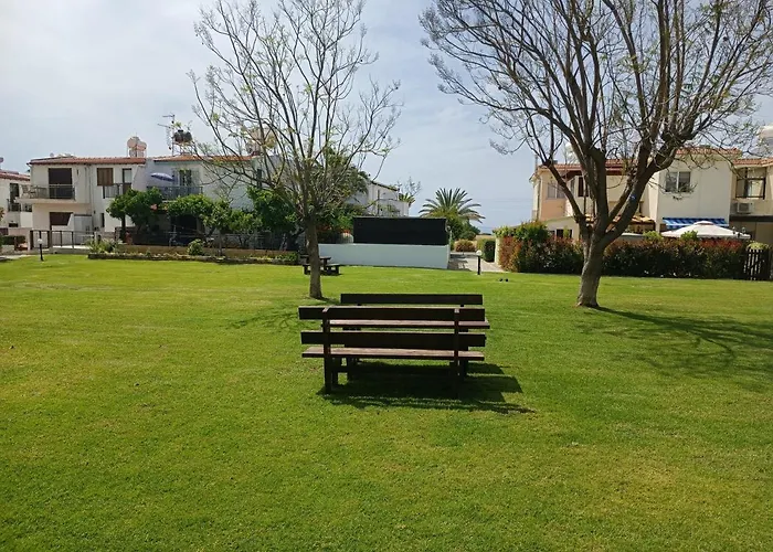 Eros Maisonette In Area Just 700 Meters Or One-minute Drive From Polis Municipal *