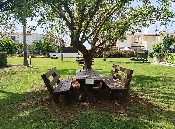 Eros Maisonette In Area Just 700 Meters Or One-minute Drive From Polis Municipal Prázdninový dům